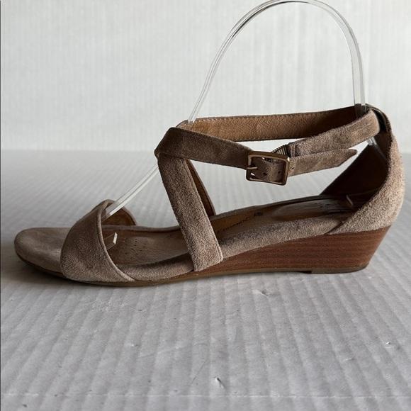Sofft Tan Suede Innis Low Wedge Sandals - Picture 3 of 12